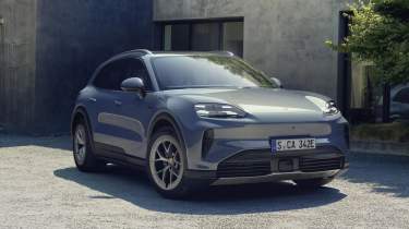 Porsche Cayenne Electric S - front 3/4