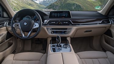 BMW 740e - dash