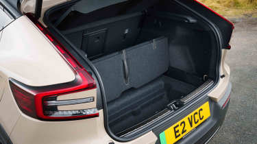 Volvo EC40 - boot, underfloor service