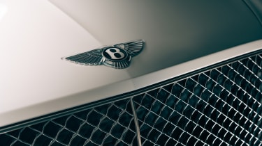 Bentley Bentayga Odyssean Edition - bonnet badge