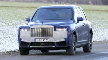 Rolls-Royce Cullinan facelift spyshot 1