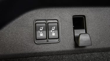 Lexus RX L - buttons