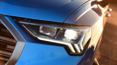 Audi Q3 - front light