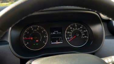 Dacia Duster Commercial - dials 