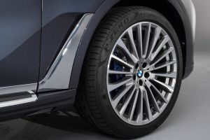 New BMW X7 studio shoot