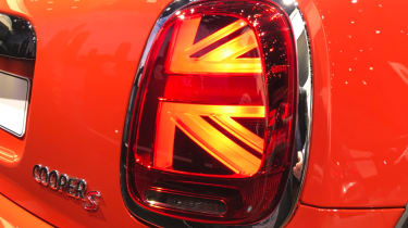 MINI hatch facelifted - show tail light