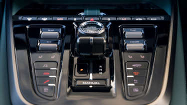 Aston Martin DBX707 - centre console