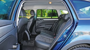 Skoda Superb Estate LT - rear seats