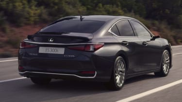 Lexus ES - rear tracking