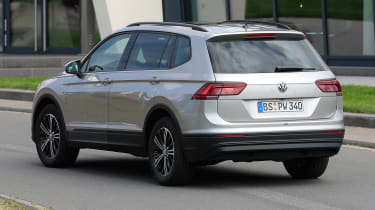 VW Tiguan XL 2017 rear side