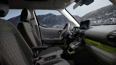 Hyundai Inster Cross - front seats