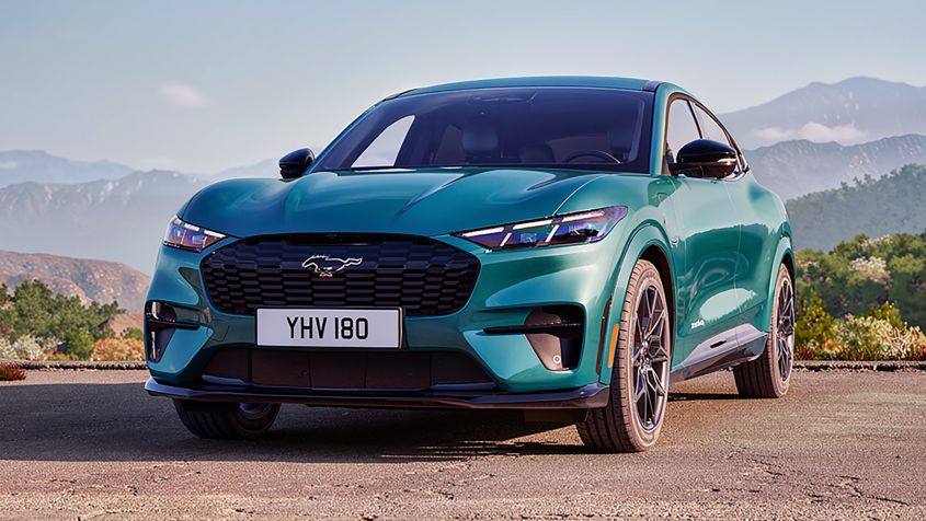 フォードの新駐車支援技術、迷走するショッピングカートを自動で回避
