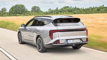 Kia K4 Sportswagon - rear tracking