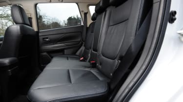 Mitsubishi Outlander 2.2 DI-D GX4 seats