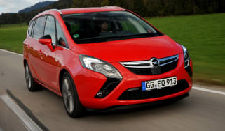 Vauxhall Zafira Tourer front tracking
