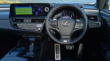 Lexus ES 300h - dash