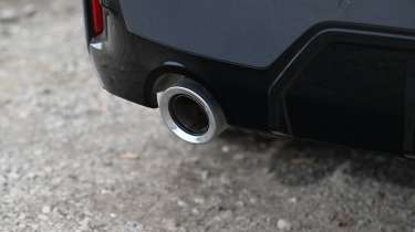 BMW 330e - exhaust