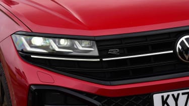 Volkswagen Touareg 3.0 TDI 4MOTION Black Edition – head light detail