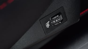 Peugeot 2008 - heated seat