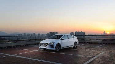 Hyundai Ioniq hybrid 2016 review - front quarter 3