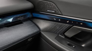 BMW 530e - interior controls