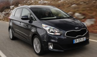 Kia Carens front tracking