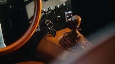 Lamborghini 400 GT - gear stick