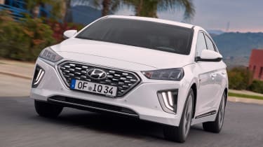 Hyundai Ioniq Hybrid - front tracking