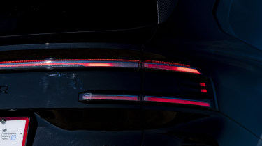 New Zeekr 8X plug-in hybrid - brake light 