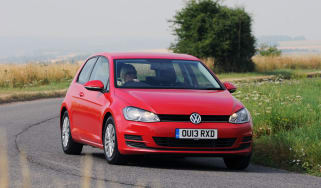 Volkswagen Golf 1.2 S front action