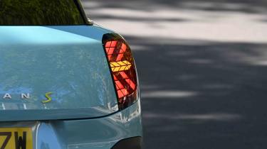 MINI Aceman LT - tail light with indicator on