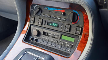 Jaguar XJ40 - interior