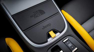 Jeep Avenger The North Face Edition - centre console