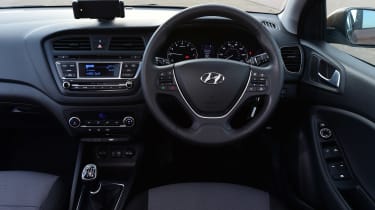 Hyundai i20 - dash