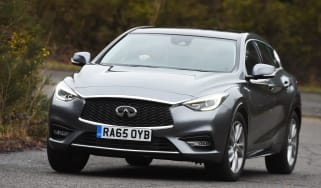 Infiniti Q30 1.6t 2016 - front cornering cropped