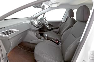 Used Peugeot 208 - front seats