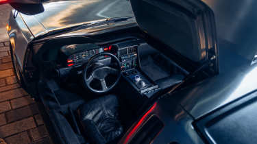 Electrogenic DeLorean DMC-12 - cabin