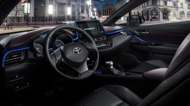 Toyota C-HR - interior