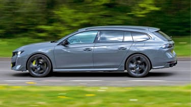 Peugeot 508 SW Sport Engineered vs BMW 330e xDrive Touring - 508 side tracking
