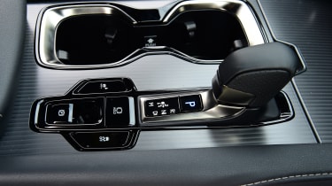 Lexus RX 500h - gear selector