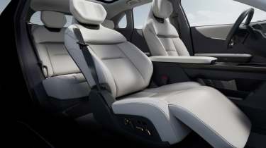 Mazda CX-6e - seats