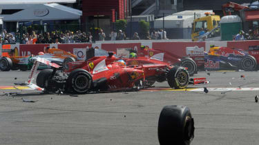 Fernando Alonso first corner accident