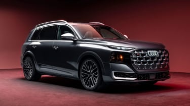 Audi SQ9 - front