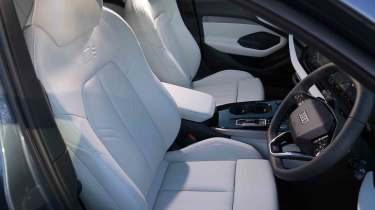 Audi A5 Avant - front seats
