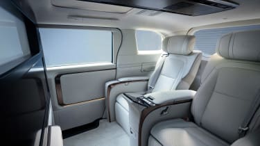 Lexus LM - seats