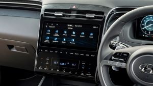 Hyundai Tucson - interior screen