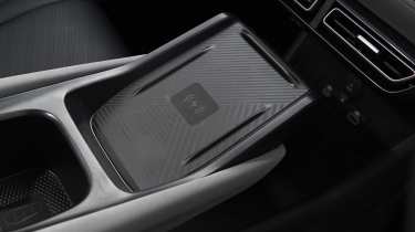 BYD Dolphin Surf Comfort - wireless charging port