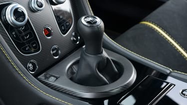 Aston Martin V12 Vantage S - centre console