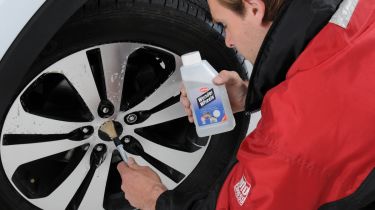 Wheel cleaner