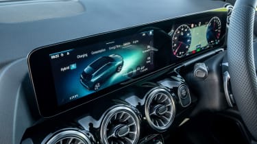 Mercedes GLA facelift - screens